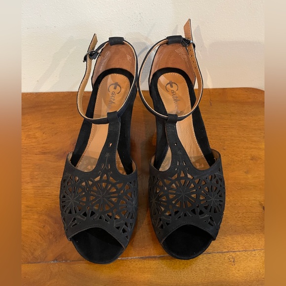 Wedge Earthies Black T Strap Shoes  Cutout Pattern - Picture 1 of 8